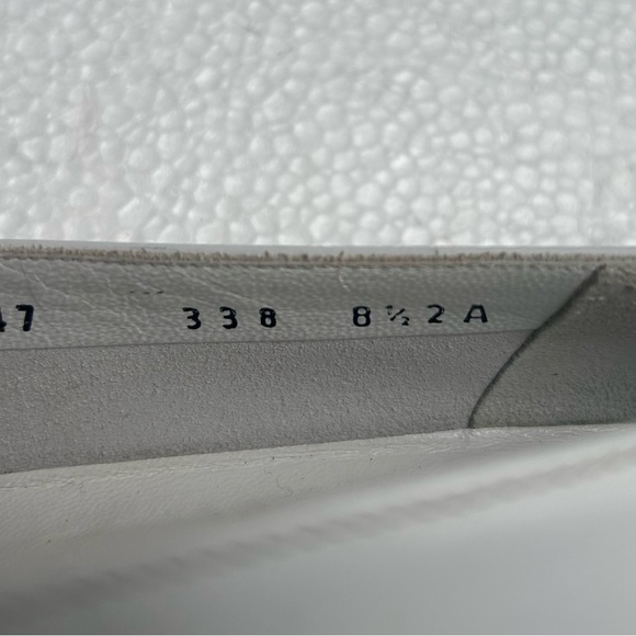 Salvatore Ferragamo Women's White Leather Bow Pumps - Picture 9 of 9